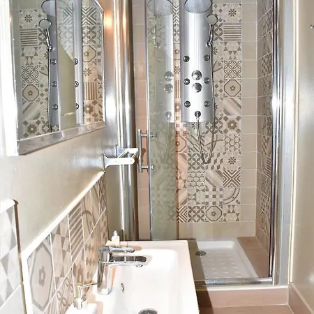 La Saint Andre - Sur 招待所 3*